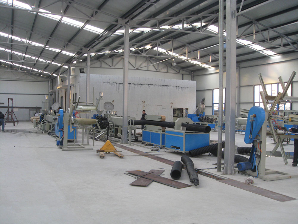 PE-carbon-spiral-pipe-production-line-1